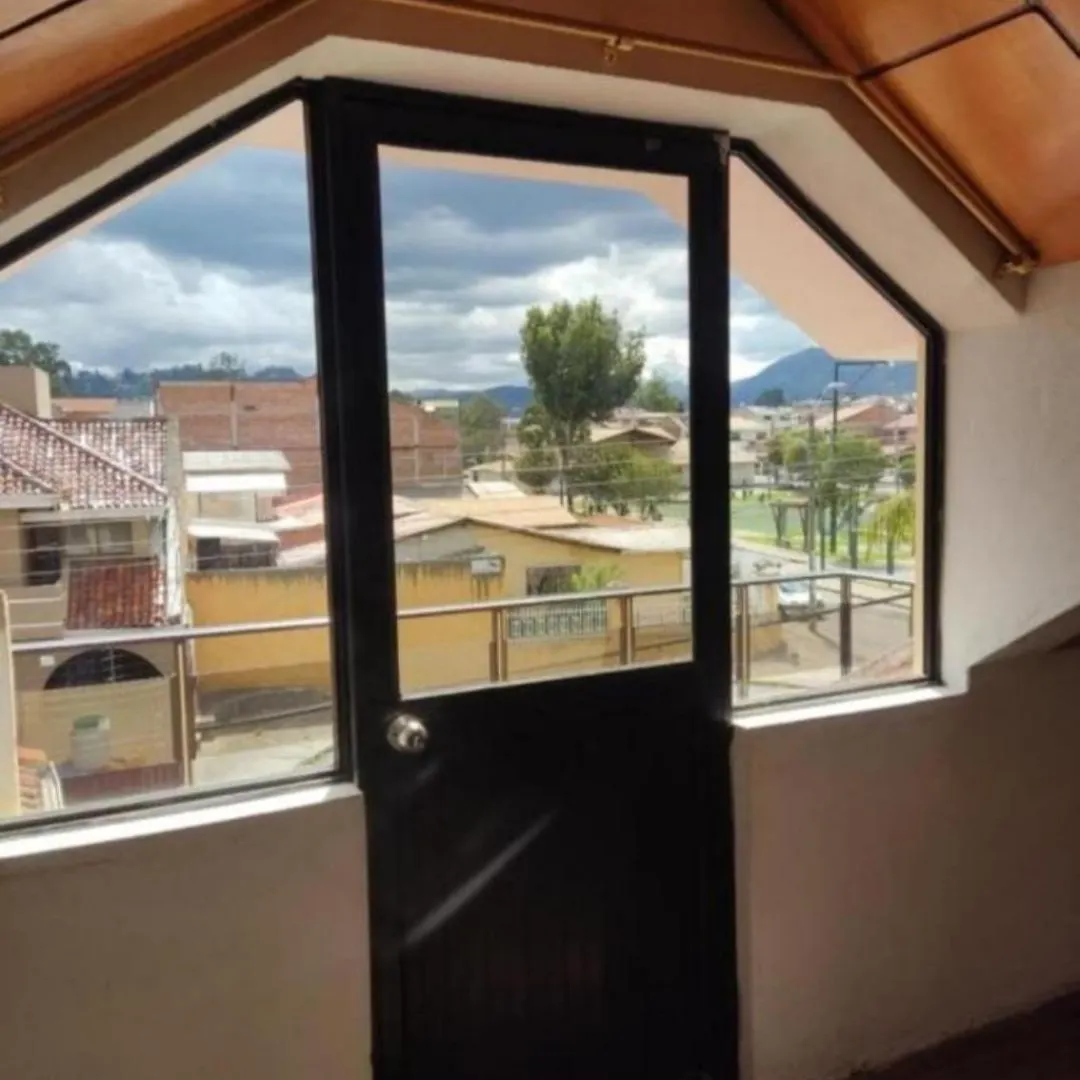 Apartamento Departamento En Cuenca De 4 Dormitorios