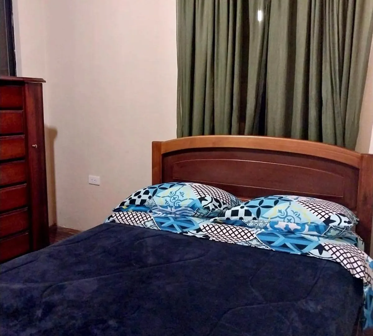 Departamento En Cuenca De 4 Dormitorios Apartamento