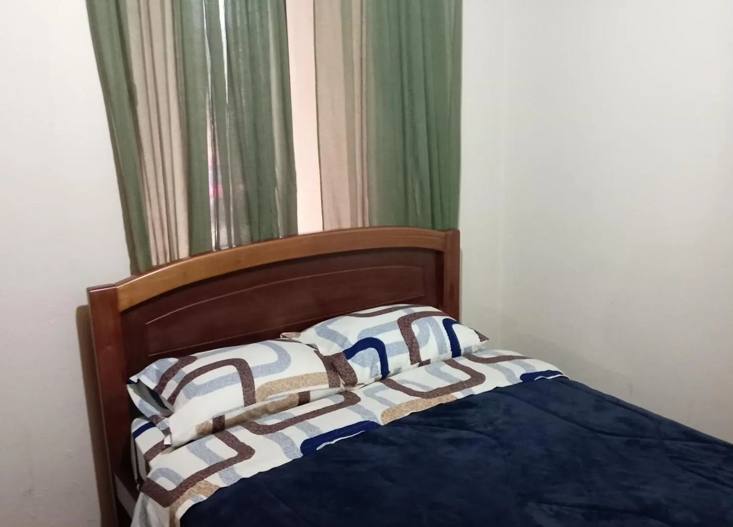 Departamento En Cuenca De 4 Dormitorios 0*,